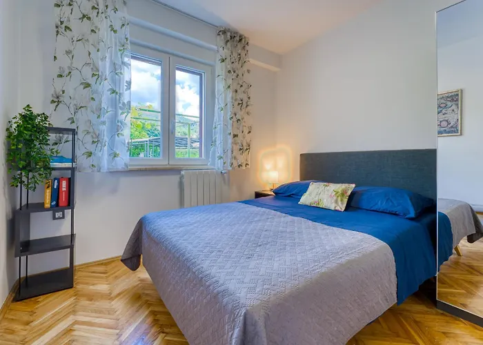 Laurus-1 By Interhome Apartamento *