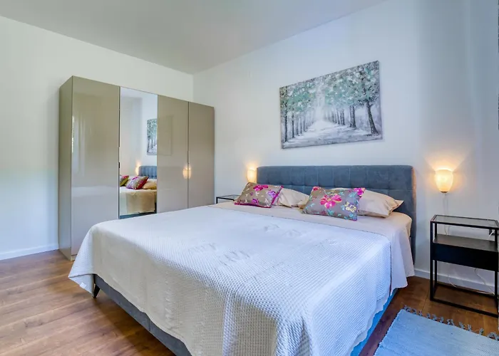 Laurus-1 By Interhome * Lovran