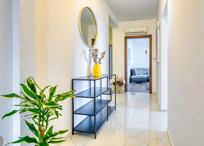 Laurus-1 By Interhome Lovran