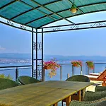 Appartement Laurus-1 By Interhome