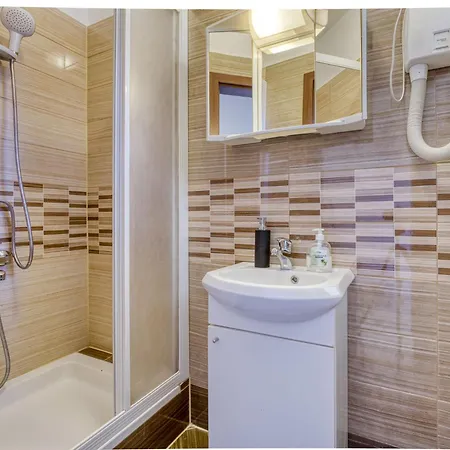 Apartment Laurus-1 By Interhome