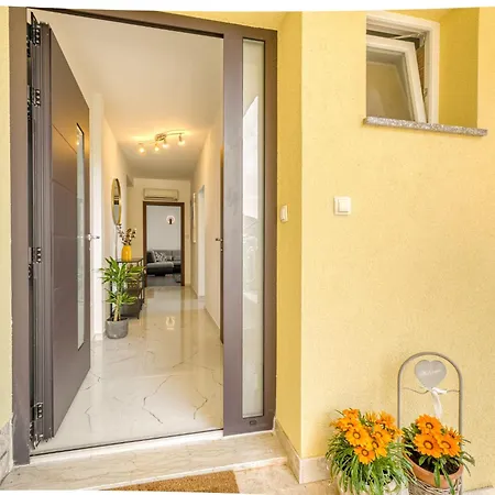 Laurus-1 By Interhome Apartment *