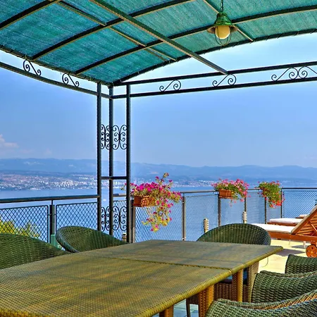 Lägenhet Laurus-1 By Interhome