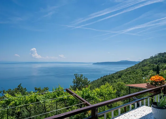 Laurus-1 By Interhome Lovran