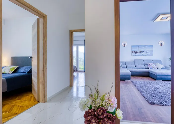 Laurus-1 By Interhome *