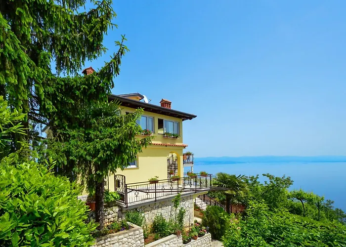 Laurus-1 By Interhome Lovran